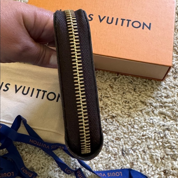 Louis Vuitton Reverse Monogram Zippy Wallet - Picture 5 of 12